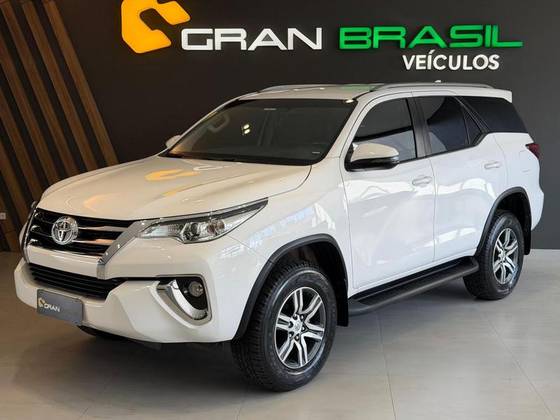 TOYOTA HILUX SW4 2.7 SR 4X2 16V FLEX 4P AUTOMÁTICO TOYOTA HILUX SW4 2.7 SR 4X2 16V FLEX 4P AUTOMÁTICO